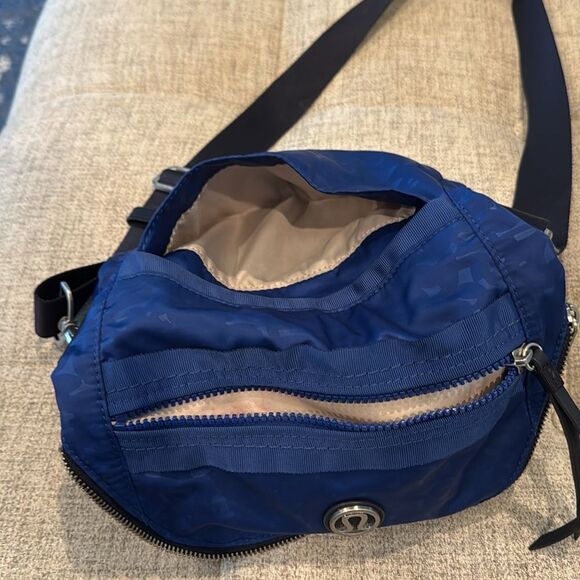 Blue lululemon festival bag - Picture 7 of 11